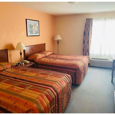 Aurora Park Inn & Suites Dawson Creek Exterior photo